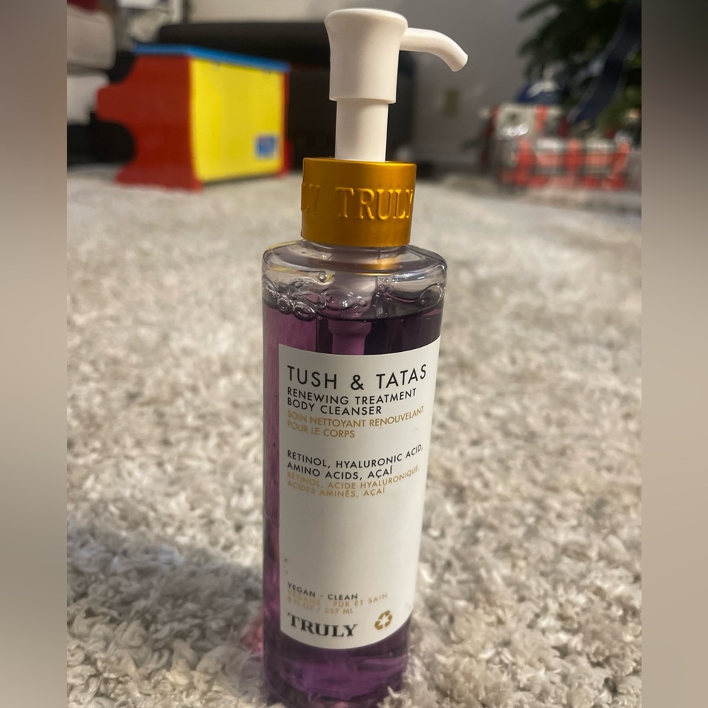 TRULY Tush & Tatas Body Cleanser - Picture 2 of 4